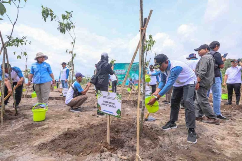Kegiatan penanaman 650 bibit pohon di Desa Dukun, Kecamatan Dukun, Kabupaten Magelang, Selasa (25/11/2025).