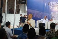 Menteri Koordinator Bidang Pangan Zulkifli Hasan saat menghadiri Rembuk Tani dan Sosialisasi Kebijakan Perubahan Harga Eceran Tertinggi (HET) Pupuk Bersubsidi di Kabupaten Magelang, Jumat (19/12/2025).