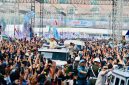 Presiden Prabowo menemui para buruh dalam peringatan May Day di Monas, Jakarta.