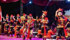 Pertunjukan seni dalam acara Pertukaran Budaya Magelang Karanganyar.