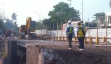 Perbaikan Jembatan Krakitan di Kecamatan Salam, Kabupaten Magelang.