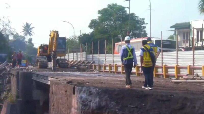Perbaikan Jembatan Krakitan di Kecamatan Salam, Kabupaten Magelang.