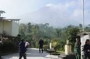 Kedubes Perancis saat meninjau aktivitas Gunung Merapi.