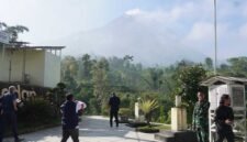 Kedubes Perancis saat meninjau aktivitas Gunung Merapi.