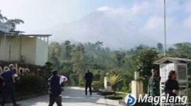 Kedubes Perancis saat meninjau aktivitas Gunung Merapi.