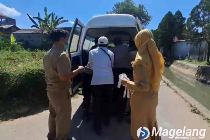 Polsek Mertoyudan bersama instansi terkait melakukan evakuasi ODGJ di Dusun Mantenan, Desa Mertoyudan, Kecamatan Mertoyudan, Kabupaten Magelang.