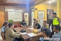 Upaya mediasi insiden dugaan perampasan kendaraan Magelang terjadi di halaman parkir Alfamidi Pakelsari, Desa Bulurejo, Kecamatan Mertoyudan, Kamis (2/7/2026) siang. 